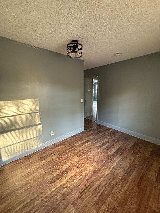 Foto del edificio - Cute Updated West Columbia HOME