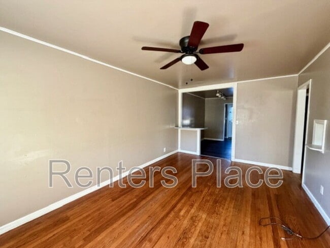 Building Photo - 957 E 37th Pl