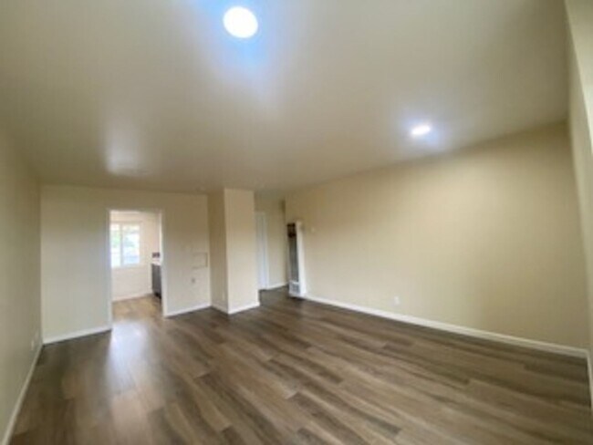 Foto del edificio - 4216 Nevin Ave