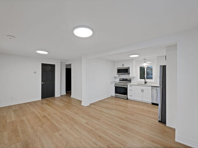 Building Photo - 647 Limeridge Rd E