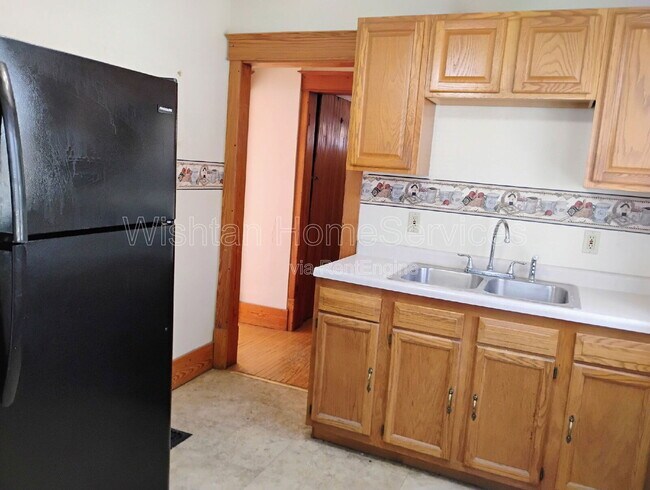 Foto del edificio - 1086 N Cedar St