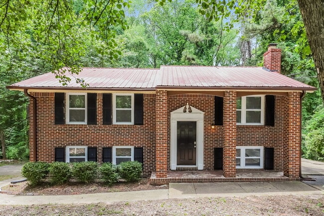 Building Photo - 2870 Valley Brook Dr SW