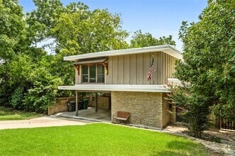 Building Photo - 2733 Sandage Ave