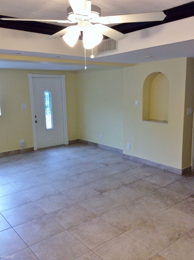 Foto del edificio - 2 br, 1 bath House - 3701 SW 58th Ave