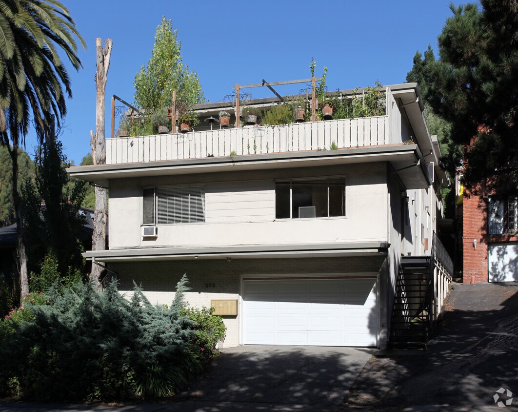 Primary Photo - 252 Red Hill Ave