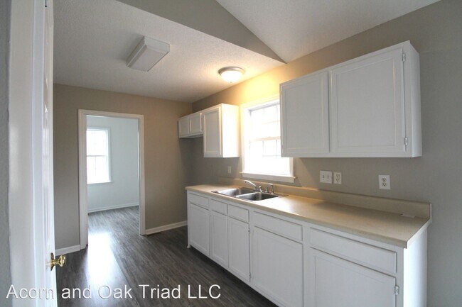 Building Photo - 3 br, 2 bath House - 215 Old Treybrooke Dr