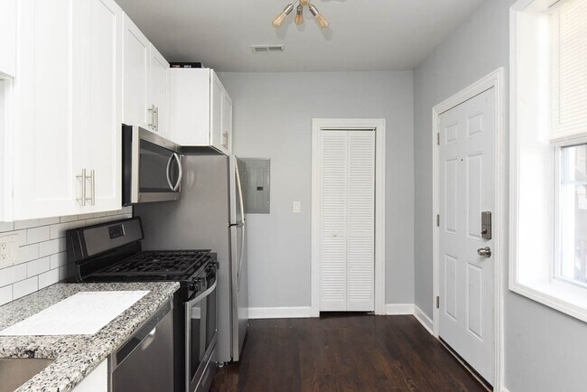 Foto del edificio - 3301 N Harding Ave