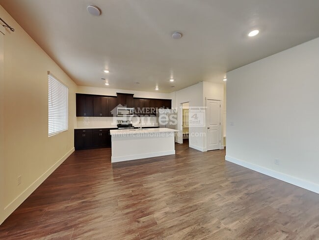 Building Photo - 1033 S Moorside Avenue