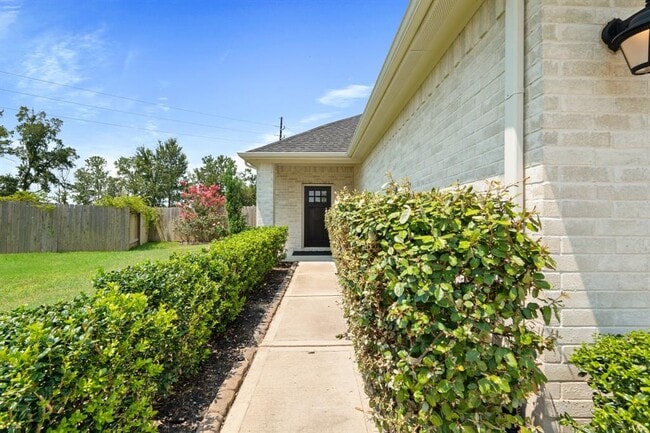 Building Photo - 31711 Azzaro Cir