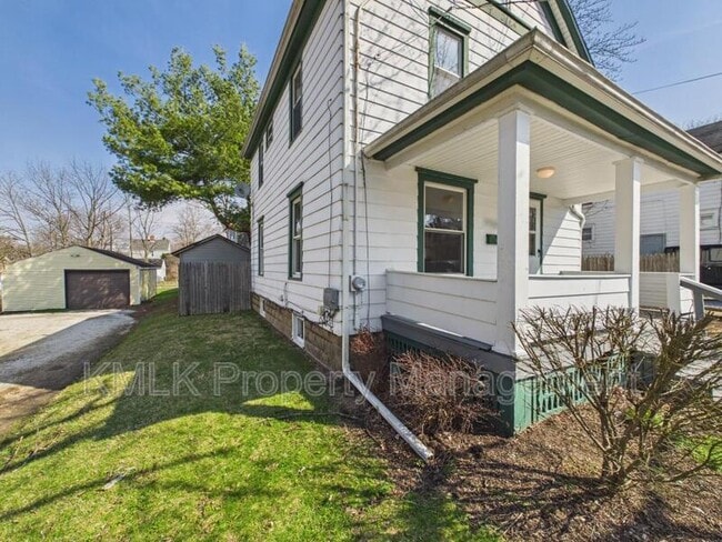 Building Photo - 773 Montana Ave