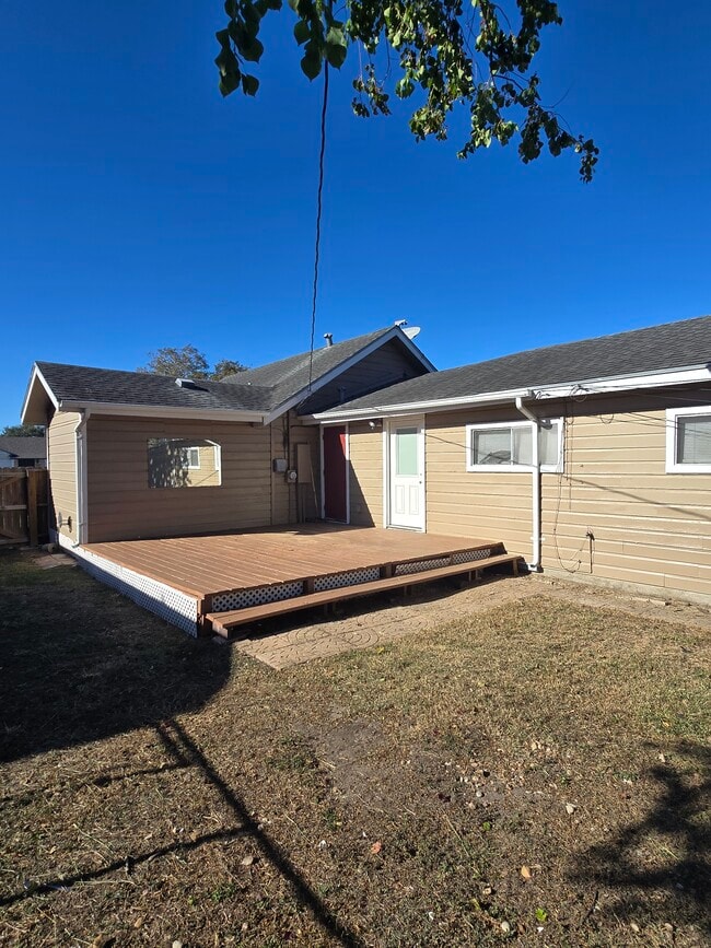 Building Photo - 2502 Riggan St