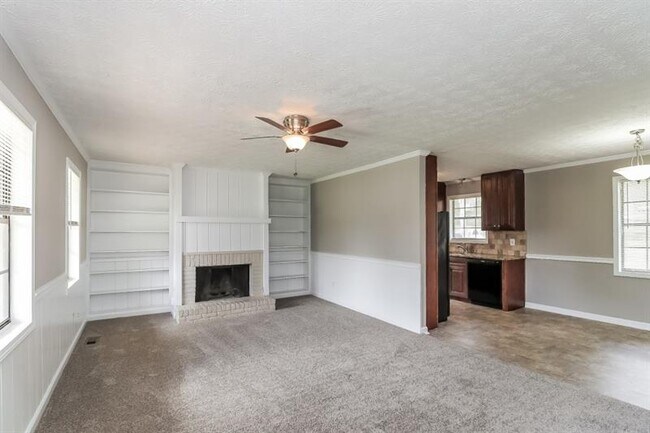 Building Photo - 3762 Cambridge Dr SW
