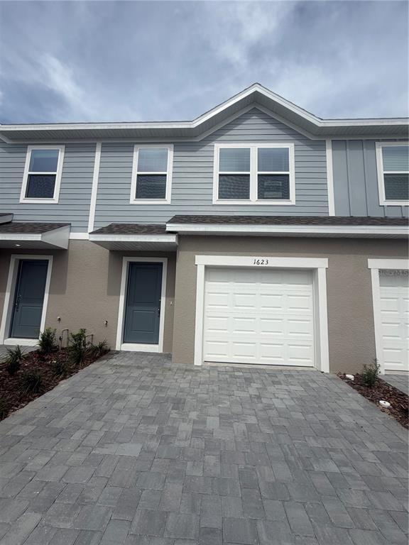 Building Photo - 1623 Fan Palm Dr