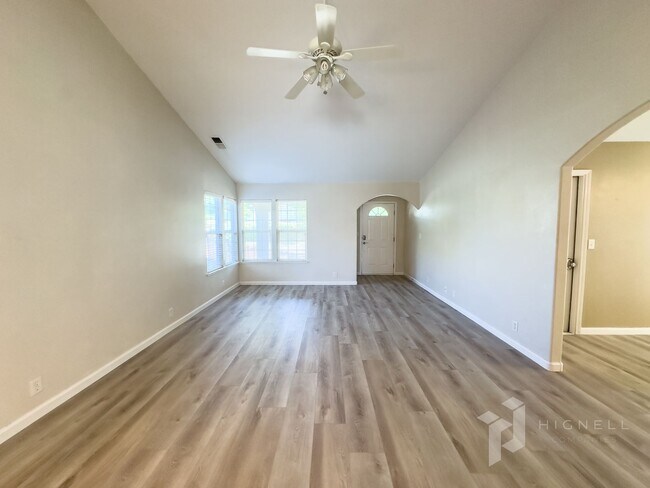 Foto del edificio - 3 Bedroom, 2 Bath Chico Home!