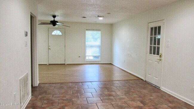 Building Photo - 3017 Parkway Blvd