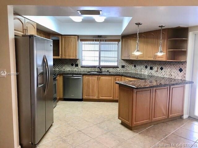 Foto del edificio - 10601 NW 39th Ct