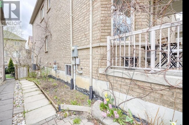 Building Photo - 20 Seiffer Crescent