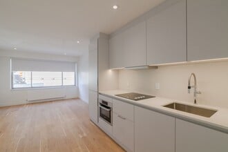 Building Photo - 3555 Chem. de la Côte-des-Neiges