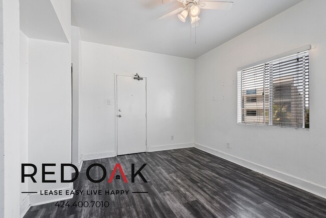 Building Photo - 250 Loma Dr