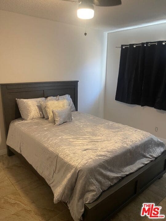 Foto del edificio - 4144 W 129th St