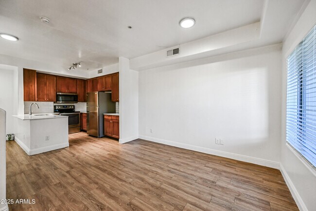 Building Photo - 4608 W Maryland Ave