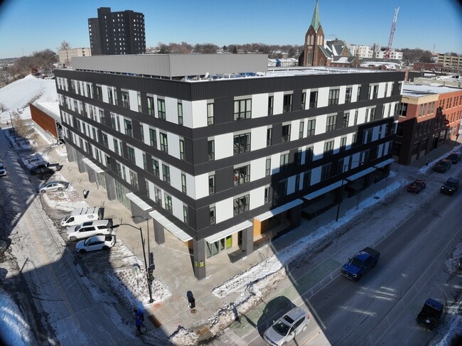 Exterior 3D - 418 East Grand