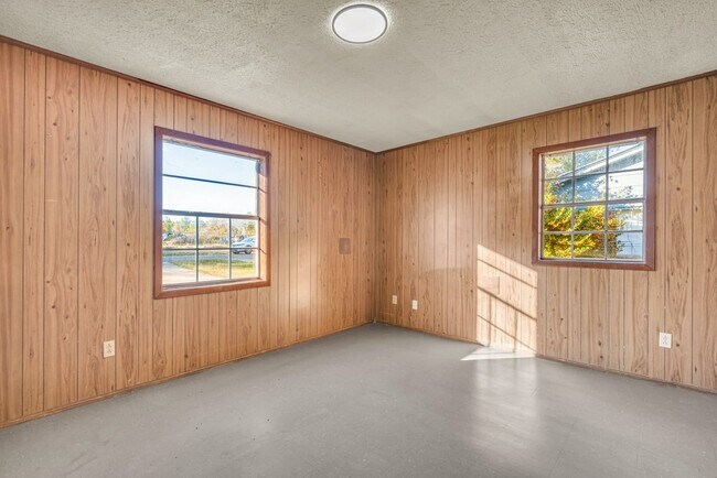 Foto del edificio - 340 Wyman Dr