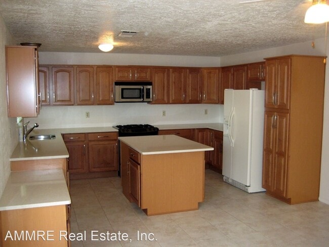 Building Photo - 3 br, 1.5 bath House - 12220 Morrow Ave. NE