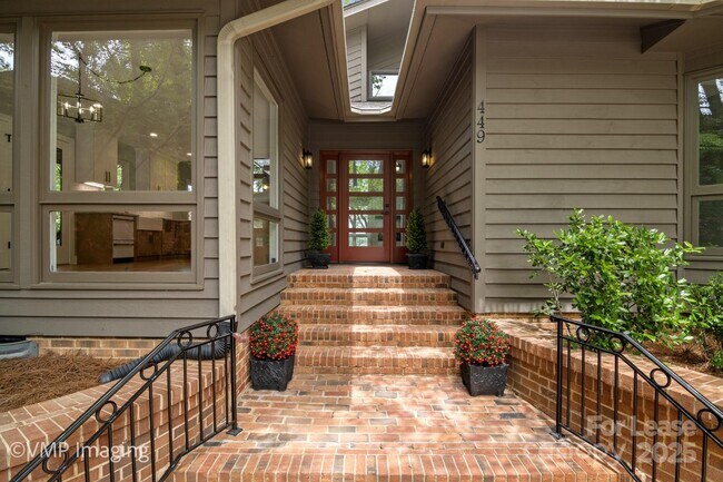 Foto del edificio - 449 Windward Dr