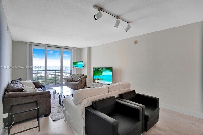 Foto del edificio - 325 S Biscayne Blvd