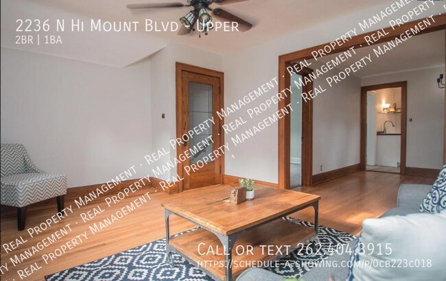 Foto del edificio - Large two bedroom upper duplex in convenie...