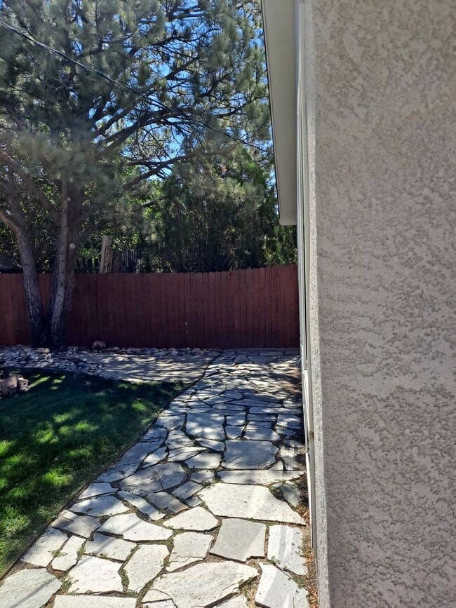 Building Photo - ALL PROSPECTIVE TENANTS MUST SUBMIT A $58 ...