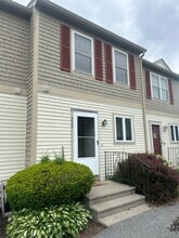 Building Photo - 222 Fairway Dr