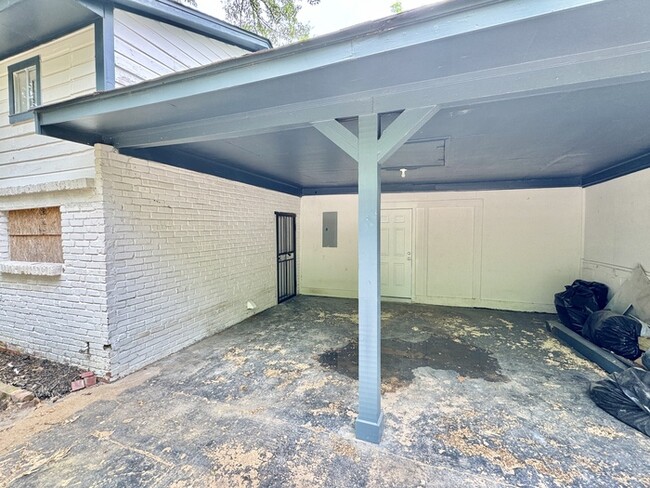 Foto del edificio - 1413 Ferguson Rd