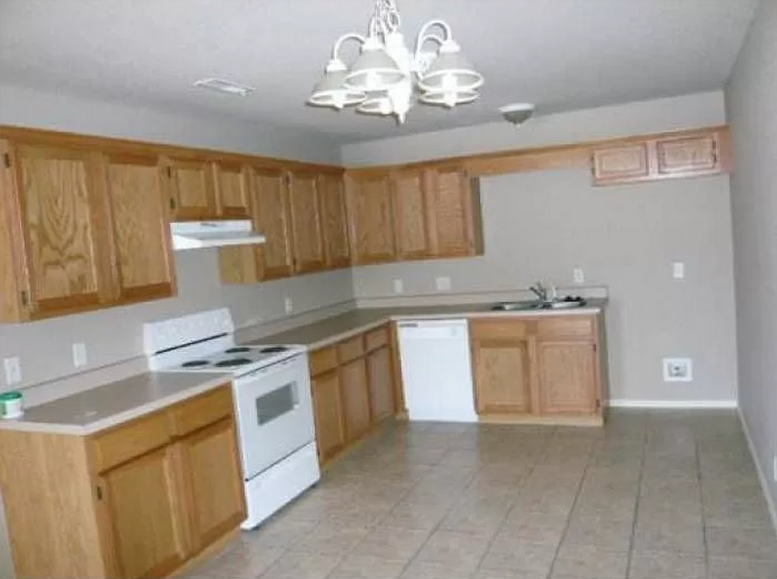 Building Photo - 3 Bedroom 2 Bathroom For Rent In Centerton!