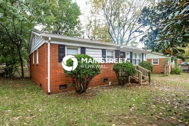 Foto del edificio - 3 Bedroom Pet-Friendly Home in Charlotte, NC with Main Street Renewal