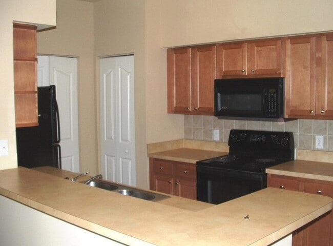 Foto del edificio - 9833 Baywinds Blvd