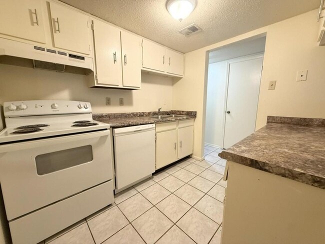 Building Photo - 1625 42nd St