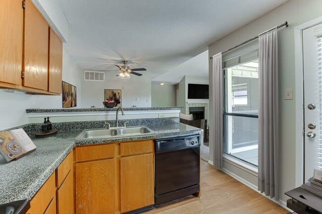 Building Photo - Bardin Oaks