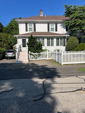 Building Photo - 55 Maple St