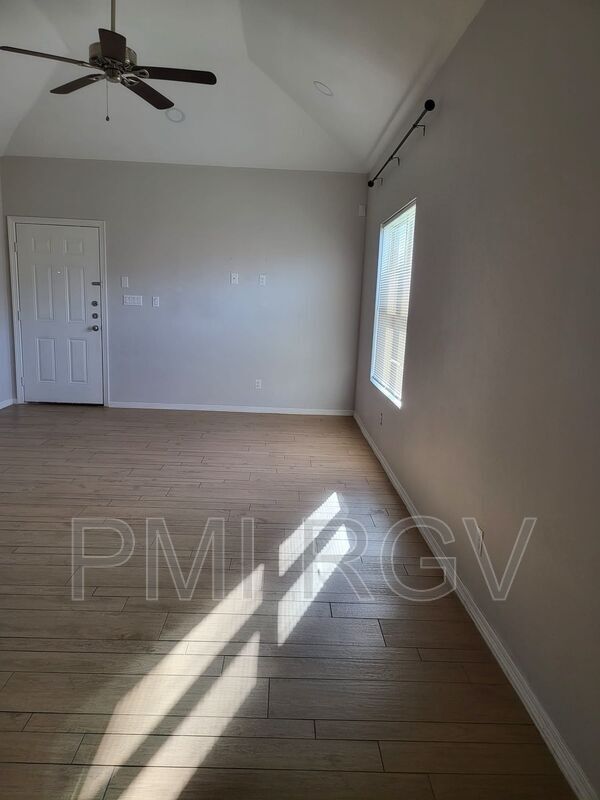 Building Photo - 2708 E Eisenhower Ave