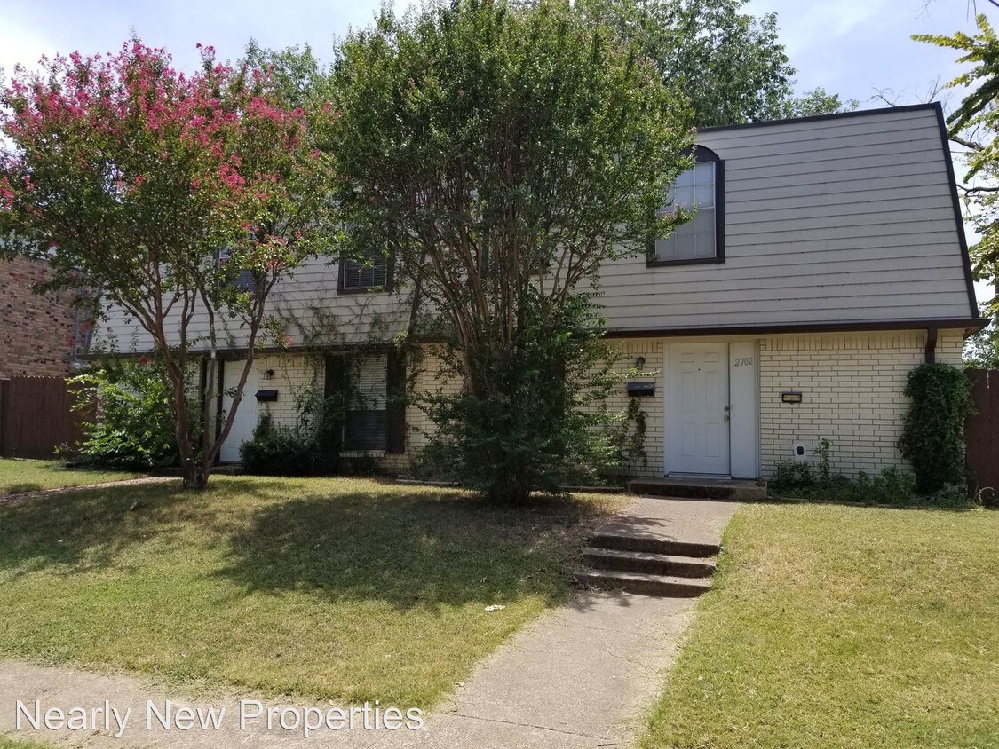 Foto principal - 2702 Golfing Green Dr
