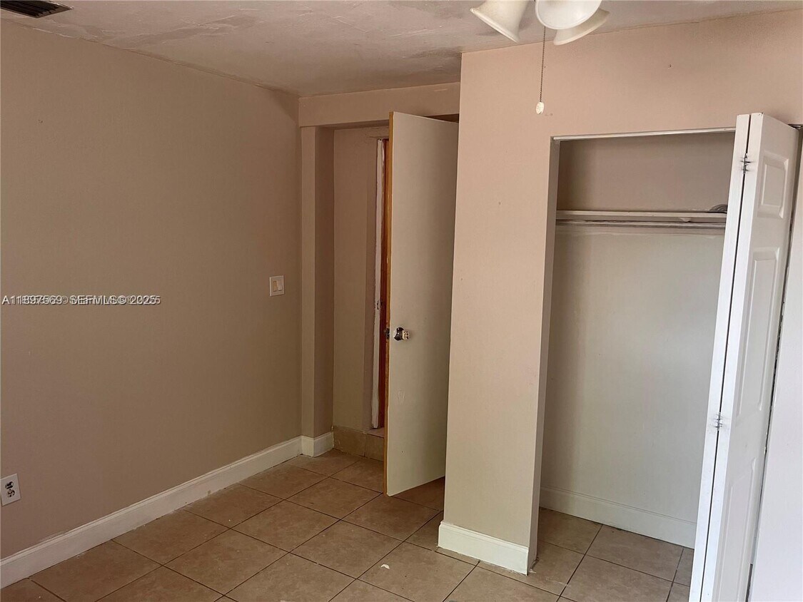 Foto del edificio - 1330 NE 212th Terrace