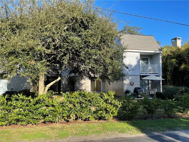 Building Photo - 1129 Beachview Dr