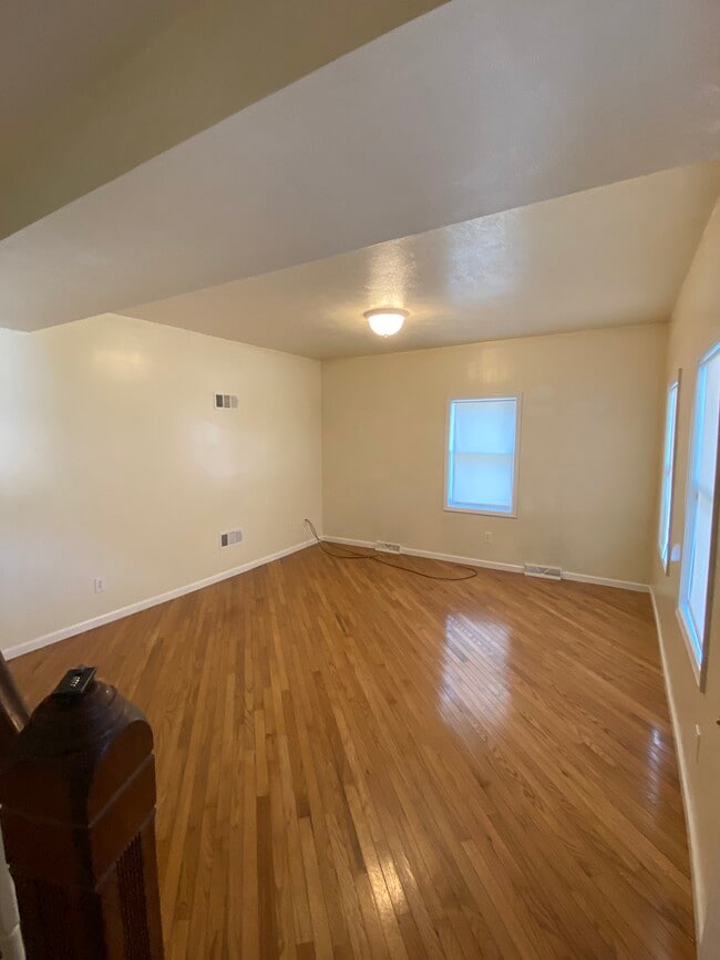 Building Photo - 314 Eicher Ave