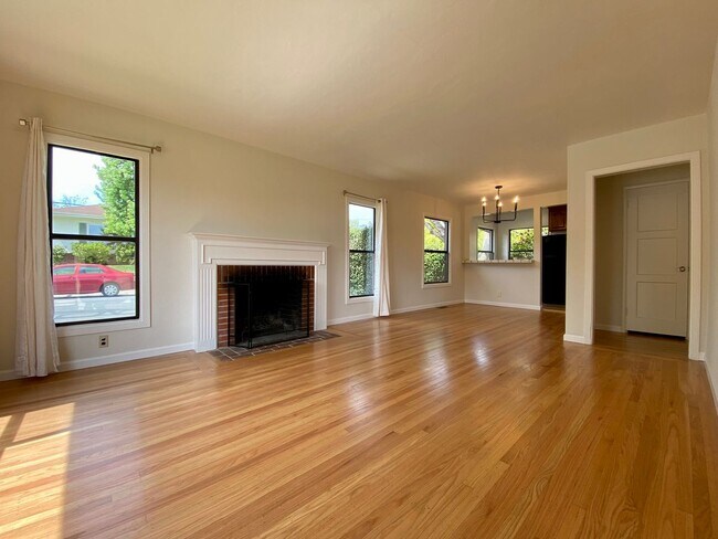 Foto del edificio - Renovated Single-Family Home on the Penins...