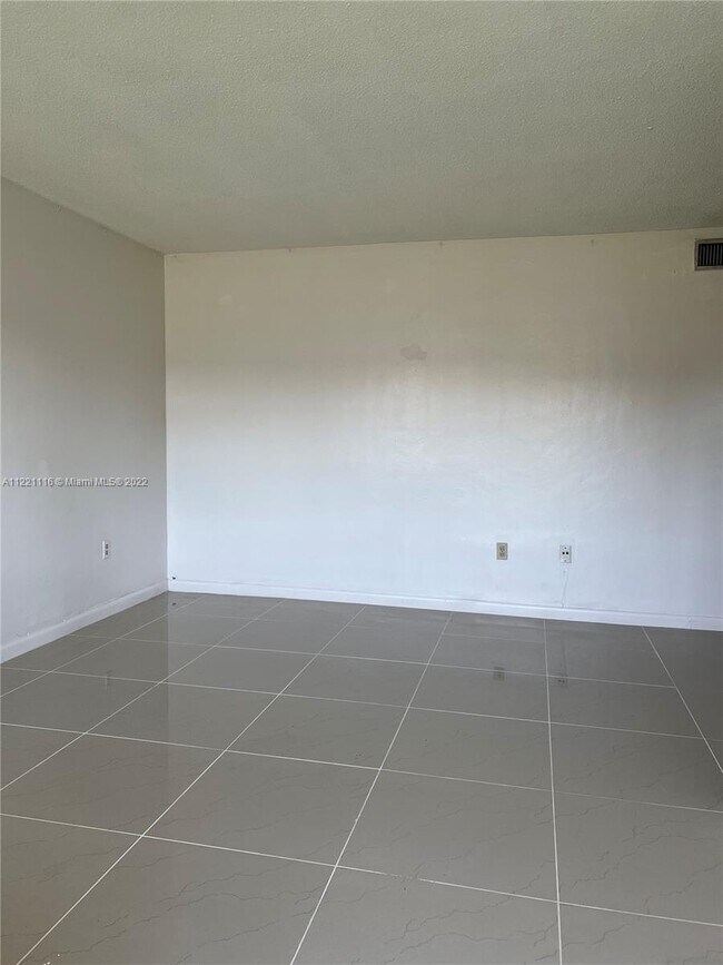 Foto del edificio - 14990 NE 5th Ct