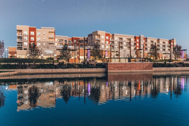 Building Photo - Skylofts at the Heritage