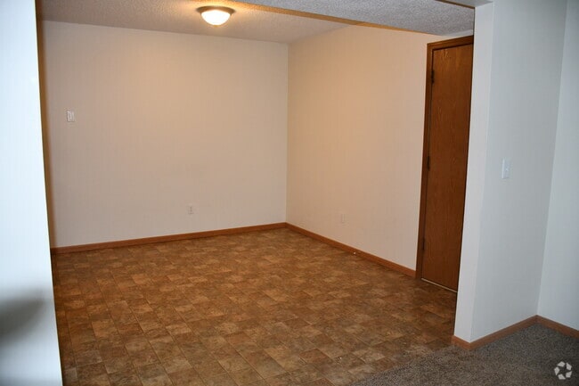 Building Photo - 12 Woodland Oaks Dr