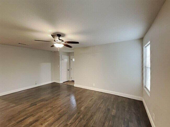 Foto del edificio - 3 BR/1.5BA | Renovated Single Family Home | 1-Car Garage | Gated backyard